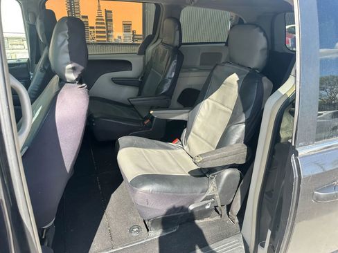 Used 2012 Dodge Grand Caravan Crew FWD image 7