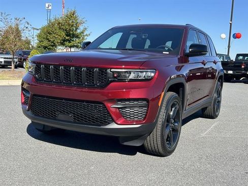 New 2025 Jeep Grand Cherokee Altitude image 1