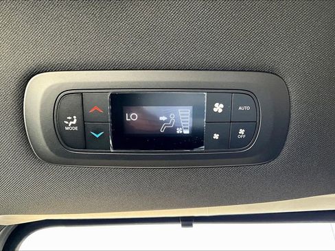 New 2026 Chrysler Pacifica Select image 15