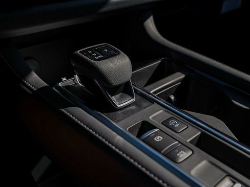New 2026 Nissan Pathfinder SV FWD image 31