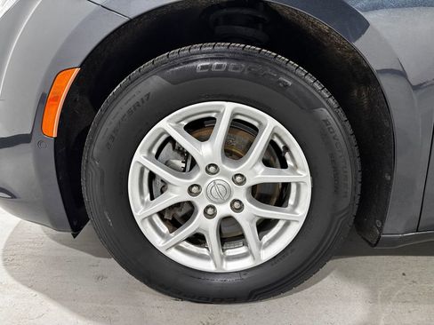 Used 2020 Chrysler Pacifica Touring w/ Advanced Safetytec Group FWD image 8