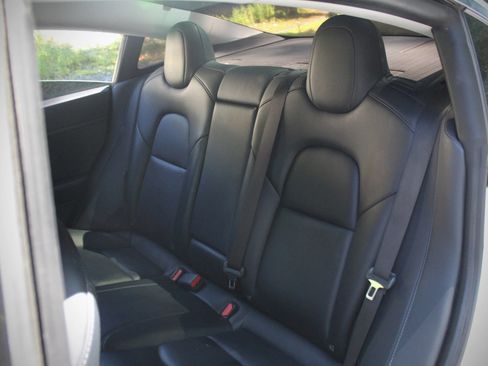 Used 2020 Tesla Model 3 Standard Range RWD image 34