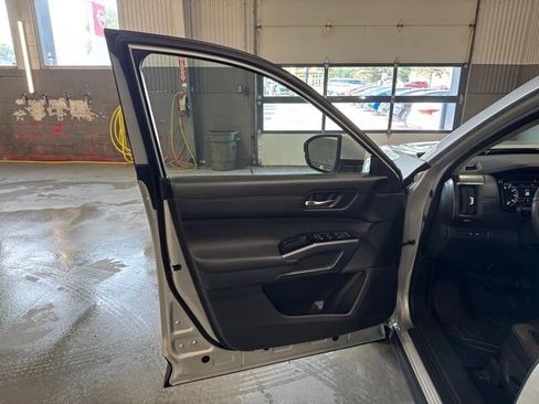 Certified 2024 Nissan Pathfinder SL w/ SL Premium Package AWD/4WD image 9