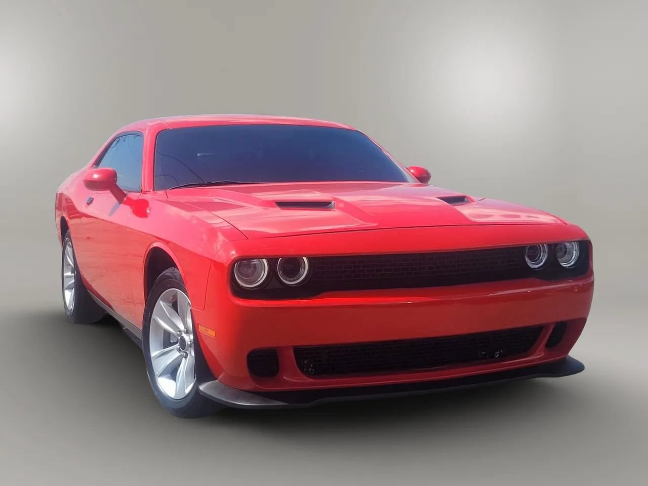 Used 2023 Dodge Challenger SXT RWD image 8
