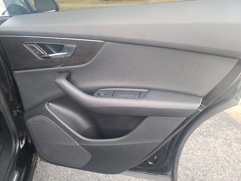 Used 2019 Audi Q8 Premium image 31