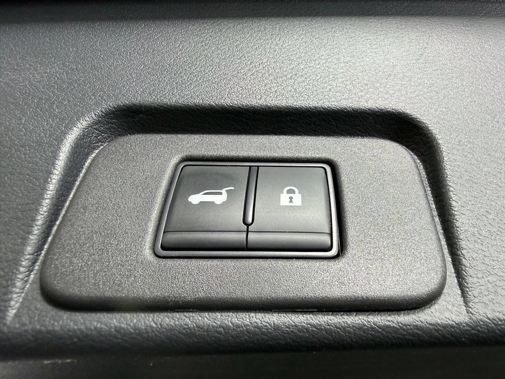 Used 2025 Nissan Rogue SV AWD/4WD image 20
