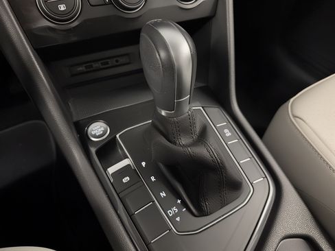 Used 2019 Volkswagen Tiguan SE FWD image 25