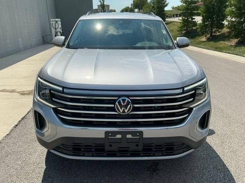 Used 2025 Volkswagen Atlas SE FWD image 8