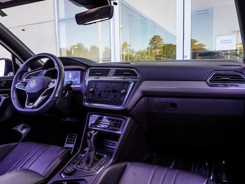 Used 2022 Volkswagen Tiguan SE R-Line image 14
