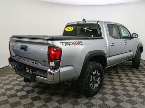 Used 2019 Toyota Tacoma TRD Off-Road AWD/4WD image 12