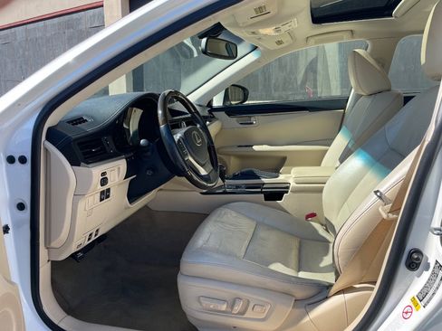 Used 2014 Lexus ES 350 w/ Luxury Package FWD image 13