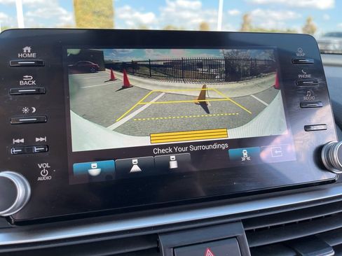 Used 2020 Honda Accord Touring image 25