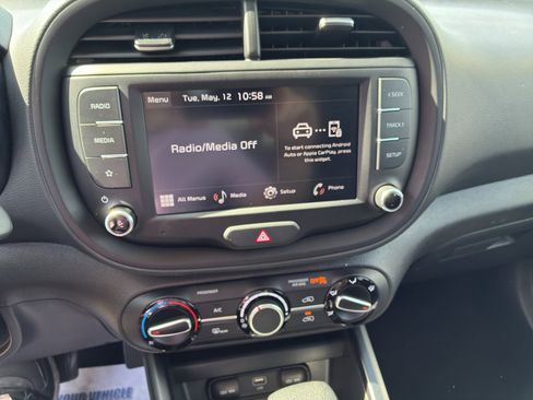 Used 2025 Kia Soul LX w/ LX Technology Package FWD image 24