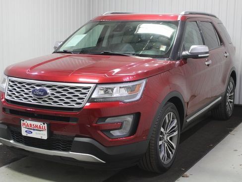Used 2017 Ford Explorer Platinum image 3