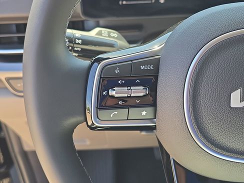 New 2026 Kia Carnival FWD image 30