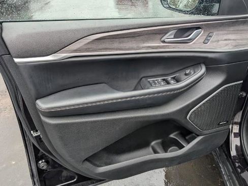 Used 2023 Jeep Grand Cherokee L Limited w/ Luxury Tech Group II image 15