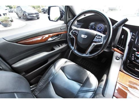Used 2019 Cadillac Escalade ESV Premium Luxury AWD/4WD image 8