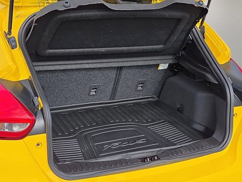 Used 2018 Ford Focus ST FWD image 8