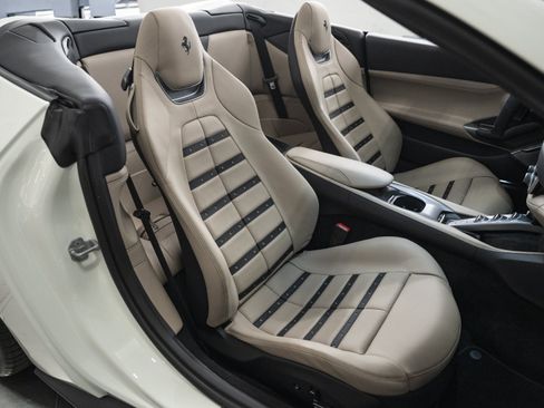 Used 2023 Ferrari Portofino M RWD image 34