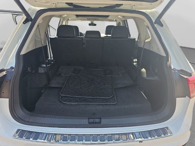 Used 2024 Volkswagen Tiguan SE FWD image 28
