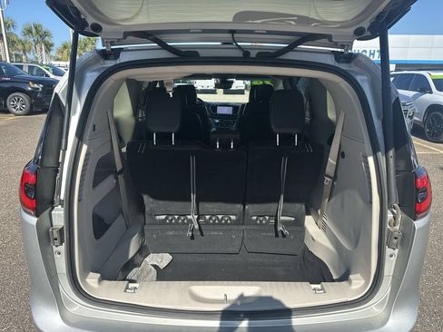 Used 2024 Chrysler Pacifica Touring-L FWD image 32