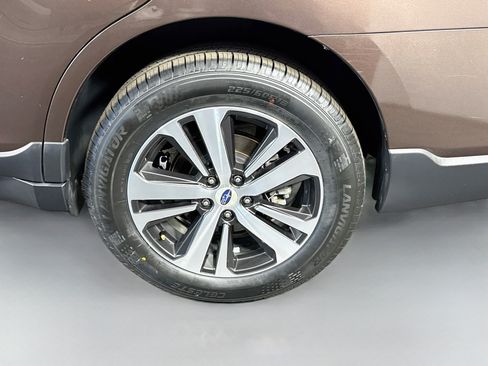Used 2019 Subaru Outback 2.5i Limited AWD/4WD image 37