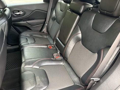 Used 2022 Jeep Cherokee Trailhawk AWD/4WD image 14