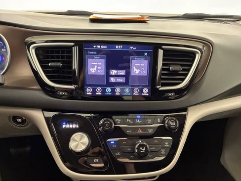 Used 2018 Chrysler Pacifica Touring-L w/ Advanced Safetytec Group FWD image 26