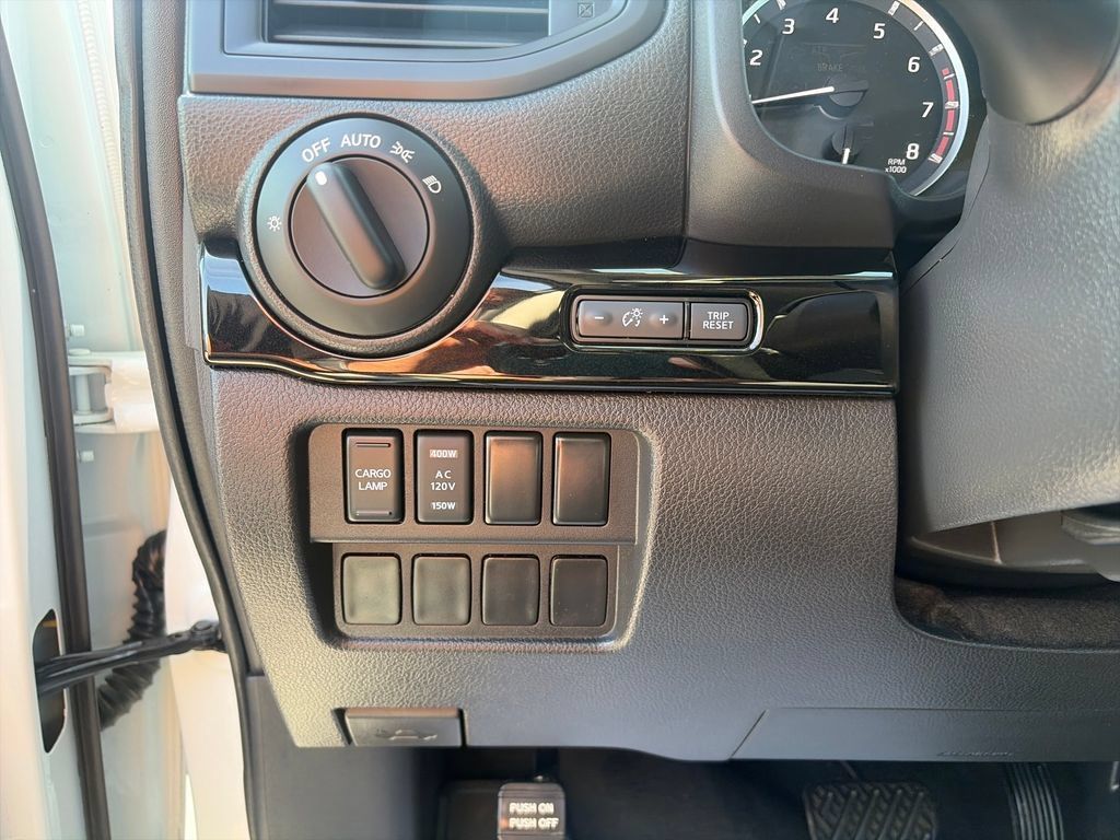 Certified 2024 Nissan Titan SV w/ SV Convenience Package AWD/4WD image 29