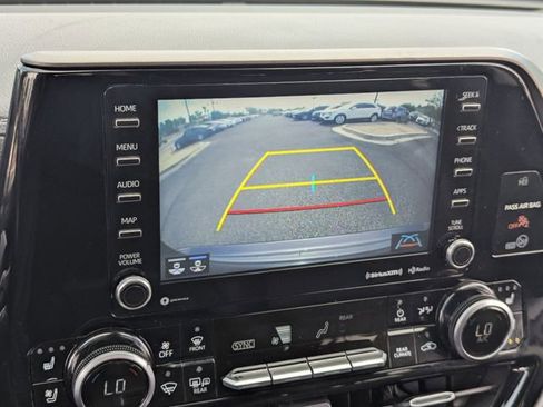 Used 2021 Toyota Highlander Limited image 27