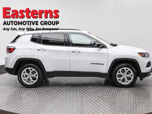 Used 2024 Jeep Compass Latitude AWD/4WD image 4