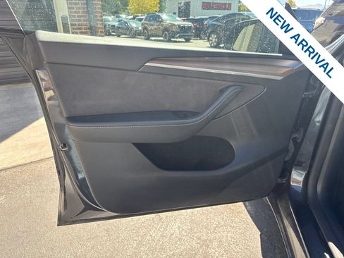 Used 2024 Tesla Model Y Long Range AWD/4WD image 17