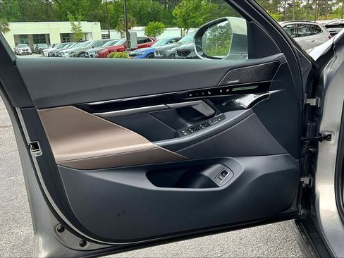 Certified 2025 BMW 530i RWD image 21