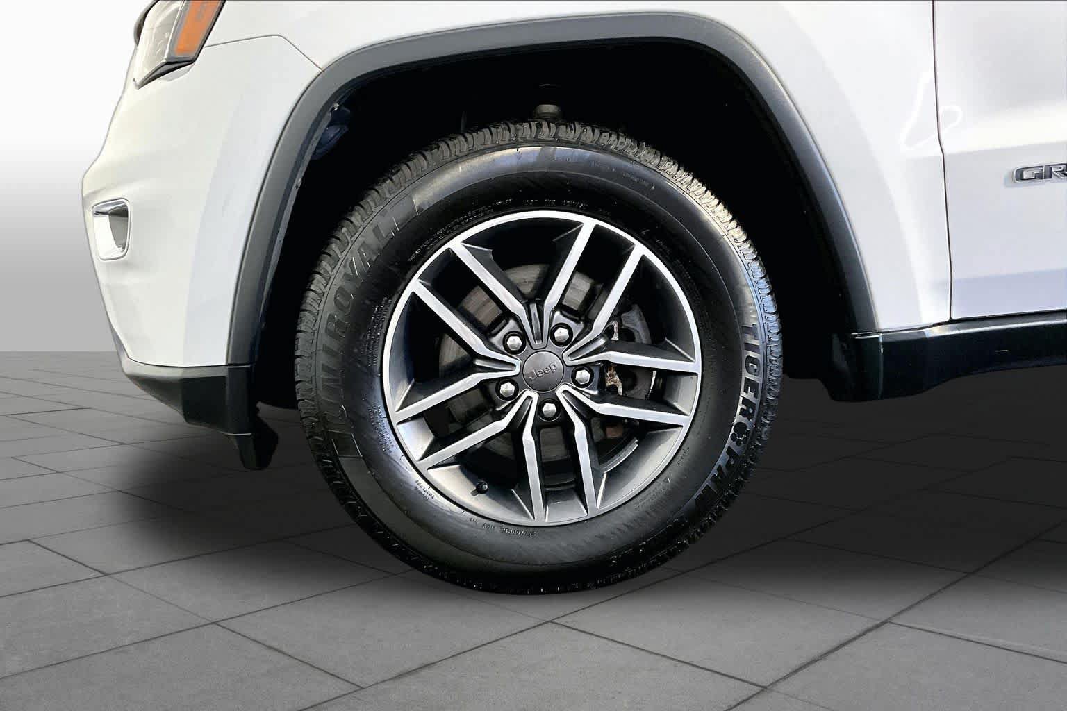 Used 2019 Jeep Grand Cherokee Limited w/ Luxury Group II AWD/4WD image 11