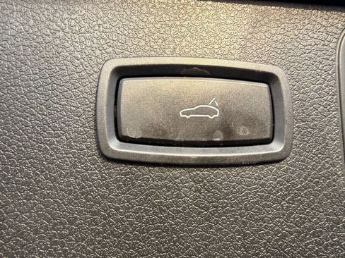 Used 2018 Porsche Macan Sport Edition image 32