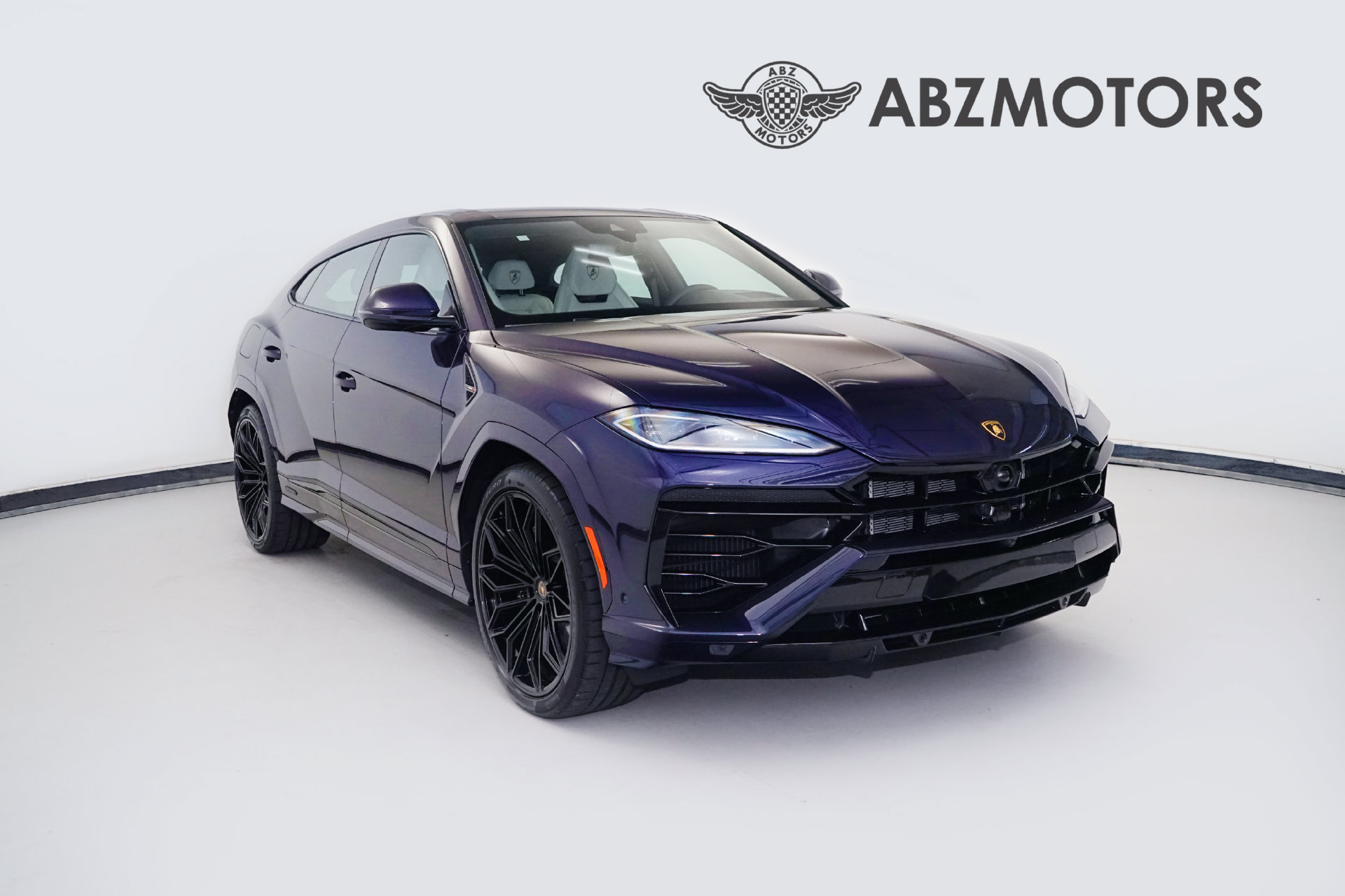 Used 2025 Lamborghini Urus SE AWD/4WD image 1