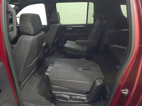 Used 2025 Chevrolet Suburban RST w/ Advanced Technology Package image 12