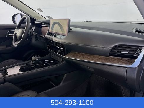 Used 2025 Nissan Rogue Platinum FWD image 32