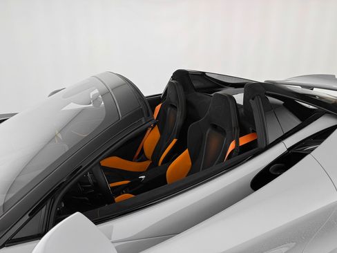 Used 2026 McLaren 750S Spider RWD image 28