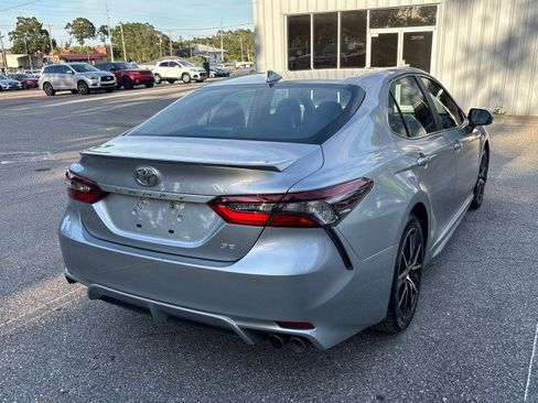 Used 2024 Toyota Camry SE image 9