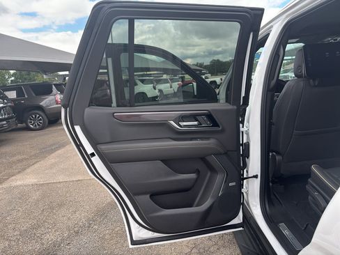 Used 2026 GMC Yukon Elevation w/ Elevation Premium Package AWD/4WD image 14