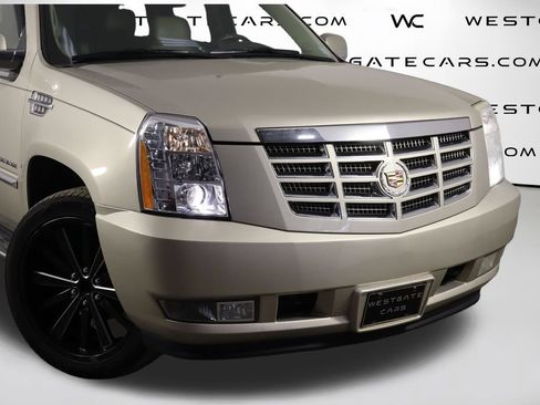 Used 2013 Cadillac Escalade Luxury AWD/4WD image 43
