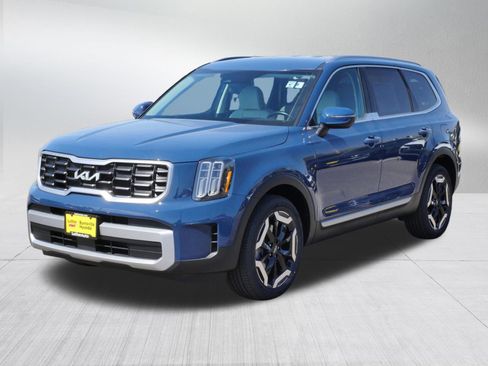Used 2023 Kia Telluride S FWD image 3