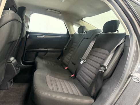 Used 2018 Ford Fusion SE w/ Fusion SE Technology Package FWD image 14