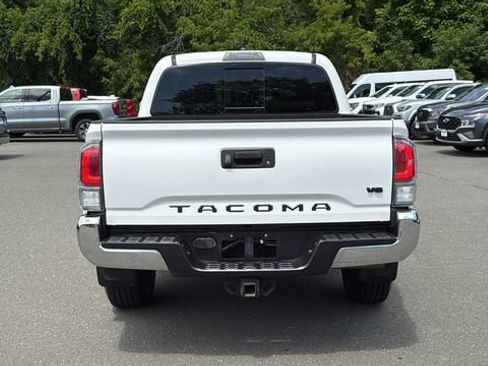 Certified 2021 Toyota Tacoma TRD Off-Road AWD/4WD image 5