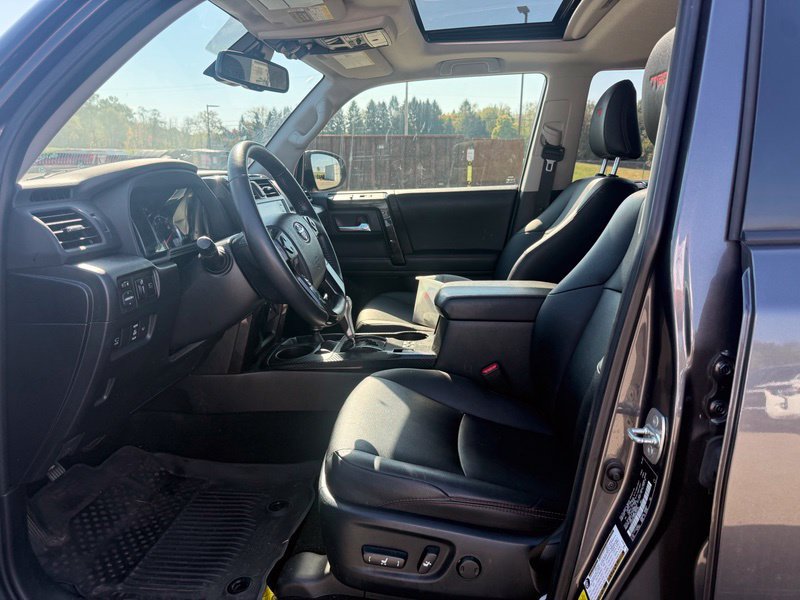Used 2022 Toyota 4Runner TRD Off-Road Premium AWD/4WD image 3