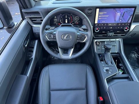 Used 2025 Lexus GX 550 image 18