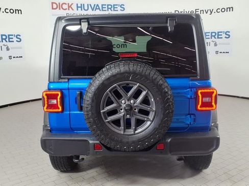 Used 2025 Jeep Wrangler Unlimited Sport AWD/4WD image 5
