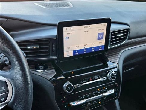 Used 2023 Ford Explorer Limited image 10