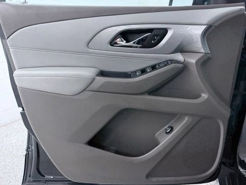 Used 2021 Chevrolet Traverse LT FWD image 17